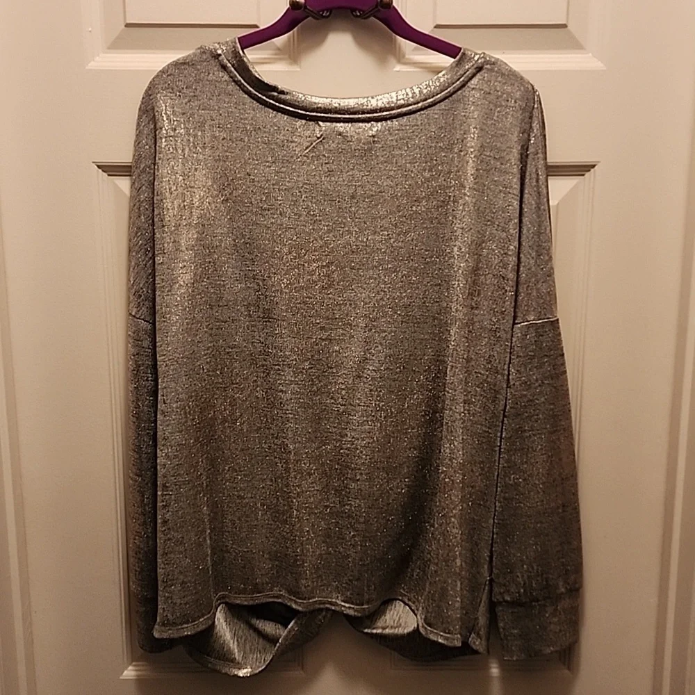 Top - Picture 2 of 2